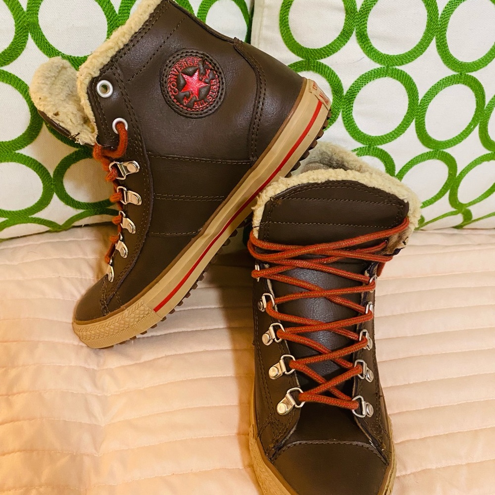 Brown converse high tops. Good condition. See pics.